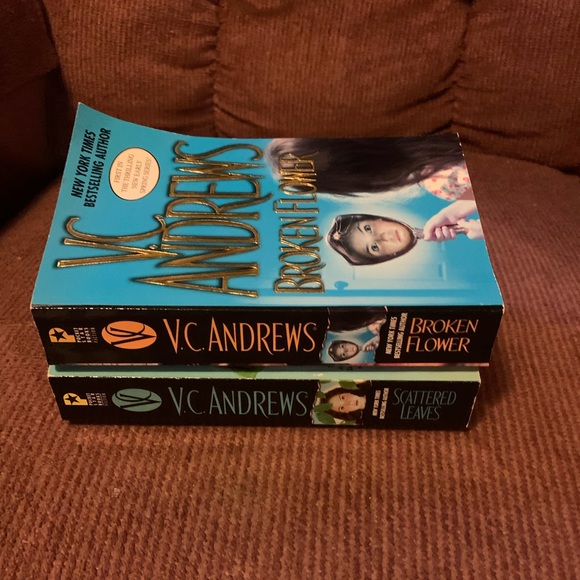V. C. Andrews 2 book bundle - Picture 2 of 9